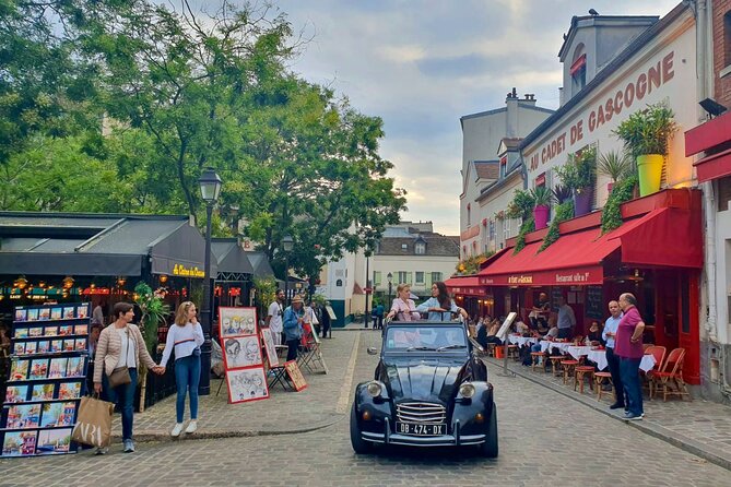 Private ride in a Citroën 2CV in Paris - 2h - Montmartre in One Ride: Place du Tertre, Moulin de la Galette, Moulin Rouge
