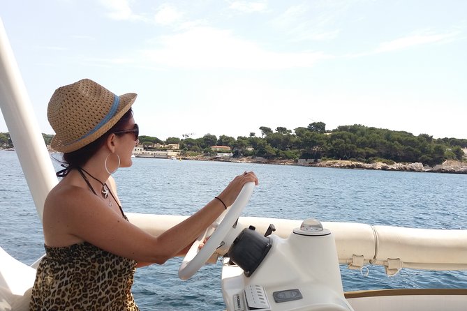 Private Solar Catamaran Cruise in Antibes Juan les Pins - The guide: Ambassador of the Côte d’Azur and the fun of asking questions