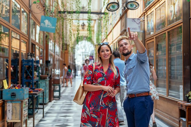 PRIVATE TOUR: Highlights & Hidden Gems of Paris With Locals - Boulangeries, baguettes, and how food stops make the day better