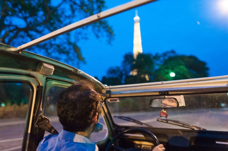 Private tour of Paris by Night with Champagne - Eiffel Tower timing: when the lights turn into sparkle