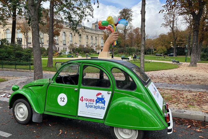 Private tour Paris Sightseeing 2 hours in Citroën 2CV - Eiffel Tower, Invalides, and Trocadéro: the photo triangle