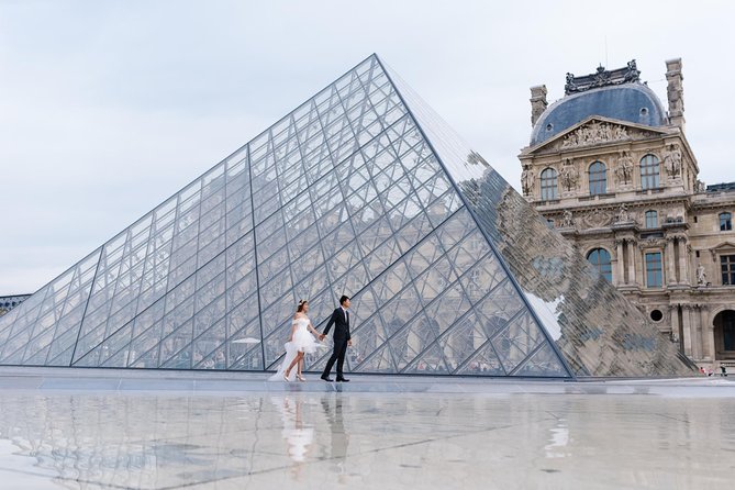 Private Tour: Personal Travel Photographer Tour in Paris - Champs-Élysées and Ponts: using lines to frame your people