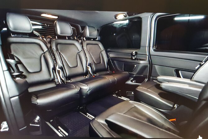 Private Van Transfer from CDG Airport to Paris - The Drive Into Paris: Timing, Traffic, and Quick City Moments
