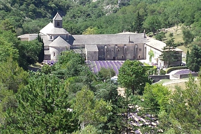 Provence Highlights Full-Day Tour from Avignon - Stop 1: Fontaine de Vaucluse, a Spring That Changes With the Season