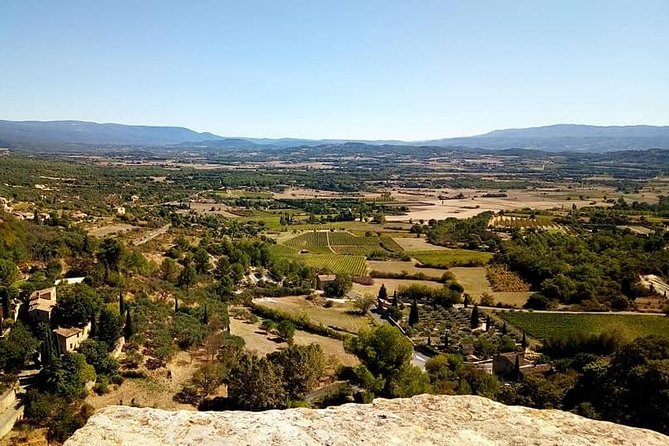 Provence Wineries and Luberon Villages Day Trip from Aix-en-Provence - Lourmarin: castle photos plus real wandering time