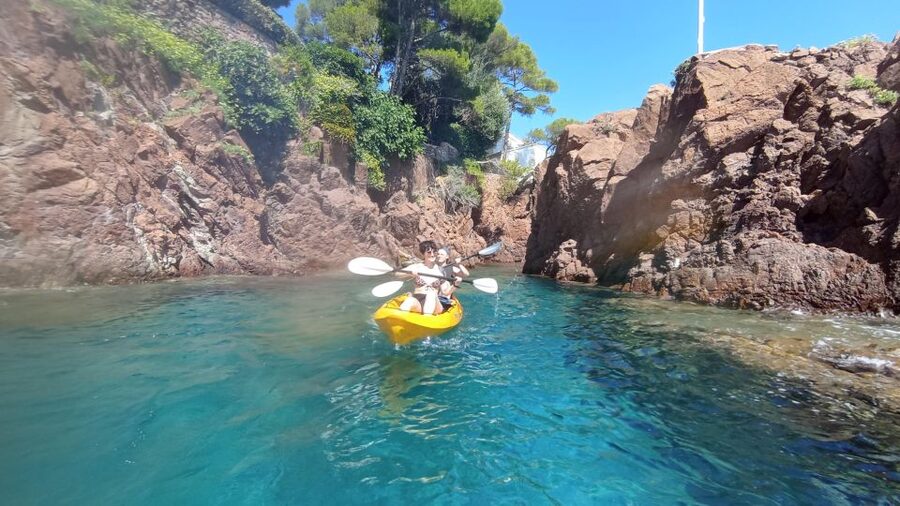 Rando Kayak Agay Guided Visit - The Esterel creeks and red-rock zigzags you’ll paddle past