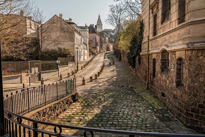 Romantic Montmartre: Paris Lost Lovers Exploration Game and Tour - Route flow: from 57 Bd de Clichy to Sacré-Cœur