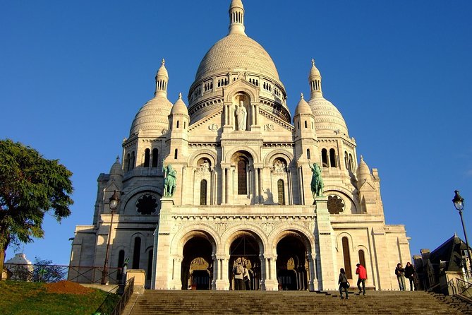 Romantic Montmartre: Paris Lost Lovers Exploration Game and Tour - Stop-by-stop: how the story chapters shape your walk