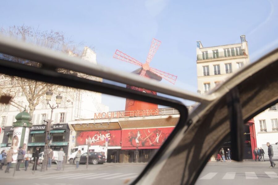 Romantic Paris Vintage Citroën 2CV Tour - Optional champagne, cheese and wine, and little add-ons