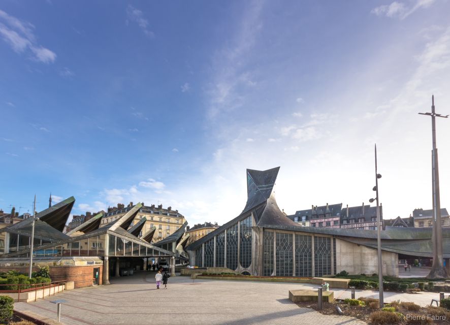 Rouen: Guided Tour of the Historic Center - Rouen Cathedral: 2-phase building, 3 tower styles, and a spire over 150m