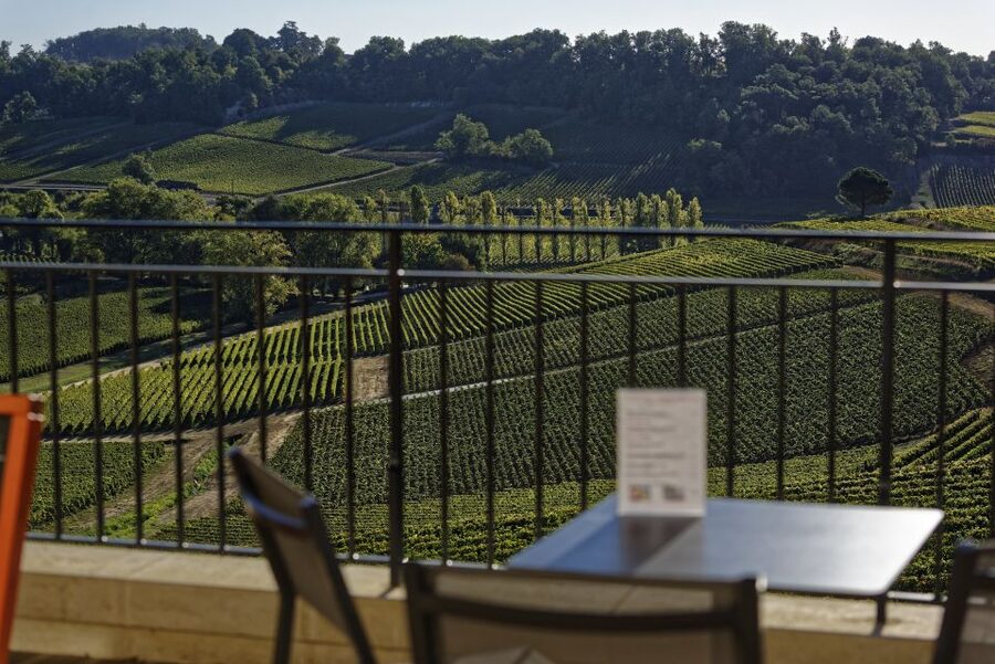 Saint-Emilion: Grand Cru Classé Gourmet Visit - Languages, pace, and who this tour fits best