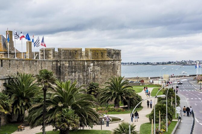 Saint-Malo: 1h30 guided boat trip (Commented FR & EN) - Key things that make this Saint-Malo boat trip work