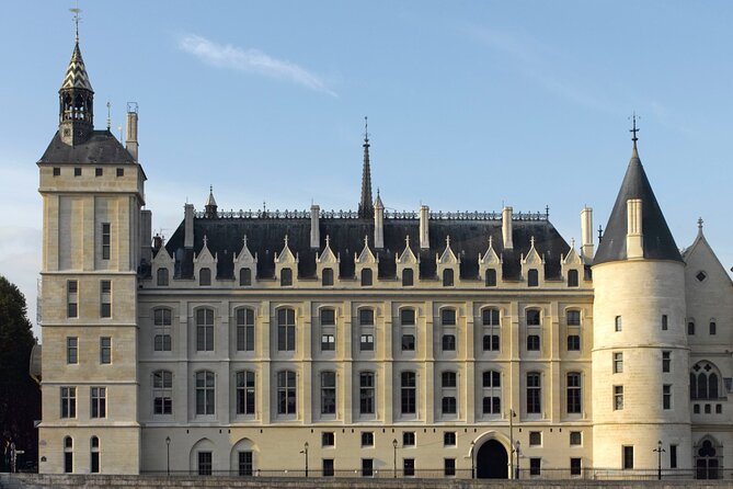 Sainte-Chapelle and Conciergerie Guided Tour with Ticket in Paris - Notre-Dame exterior and the walk that connects the dots