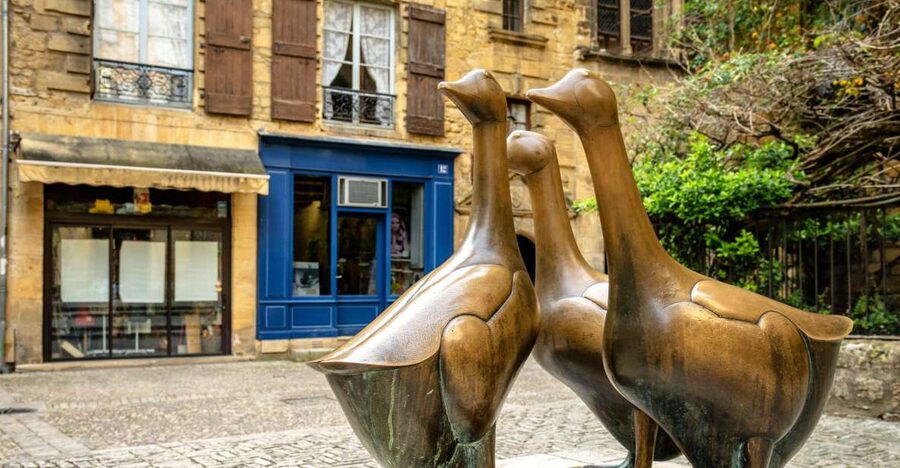 Sarlat Gourmet Tour & Market Visit with Tastings - Meeting at Place Pasteur and Getting a Smart Route in Two Hours
