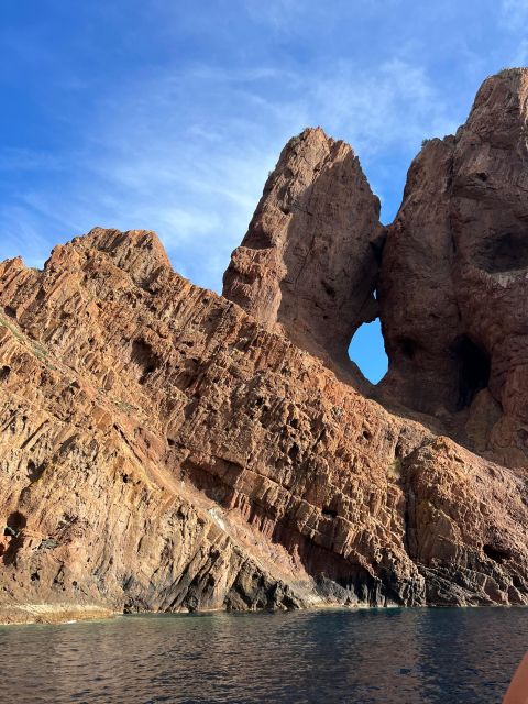 Scandola, Piana & Girolata - The guide experience: French commentary that makes the rocks make sense
