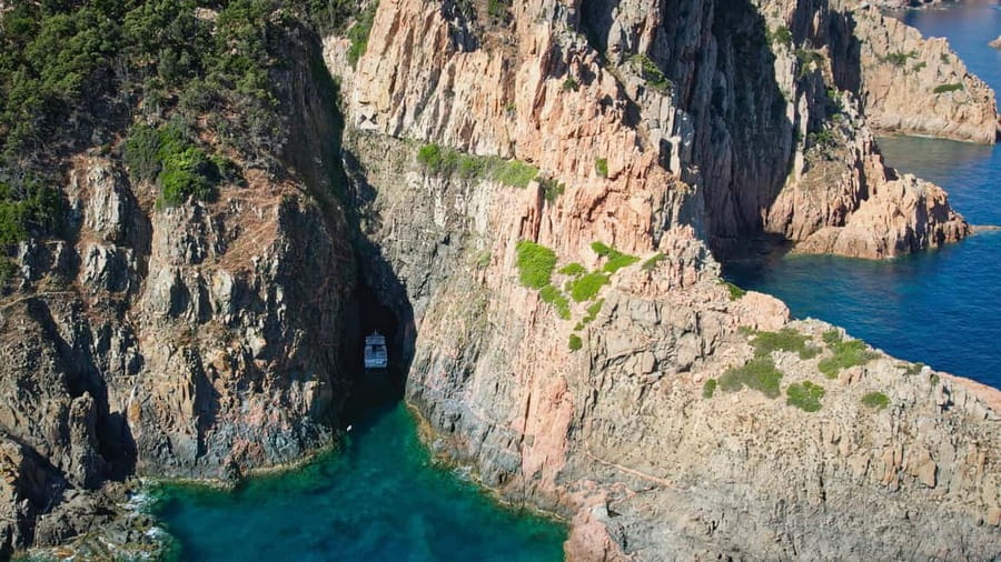 Scandola: Visit the Nature Reserve from Porto (France) - Capo Rosso caves: where narrow passages make the views