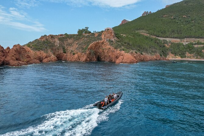 Sea excursion - Estérel Massif by boat - The speedboat experience: how the ride feels and why it matters