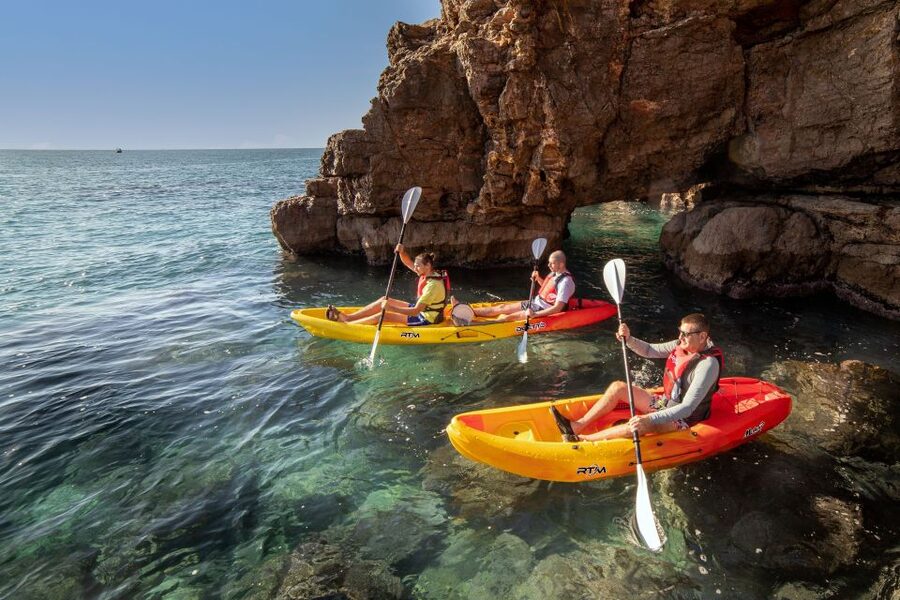 Sea kayak tour: Sète, the French pearl of the Mediterranean - Paddling Sète’s Corniche: Caves, Cliffs, and the Quiet Work of Technique