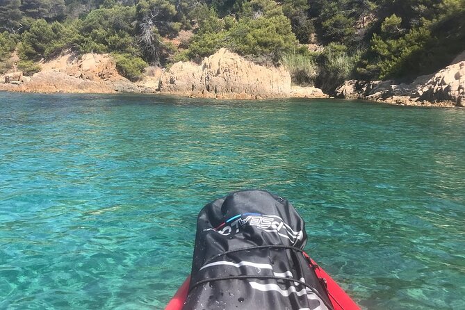 Sea kayaking in the heart of the Ramatuelle Nature Reserve - Meet your guides and why small-group coaching makes it easier