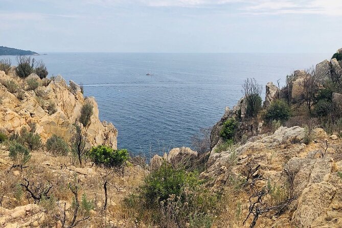 Sea kayaking in the heart of the Ramatuelle Nature Reserve - What to expect from the coastline stops (and what to bring)