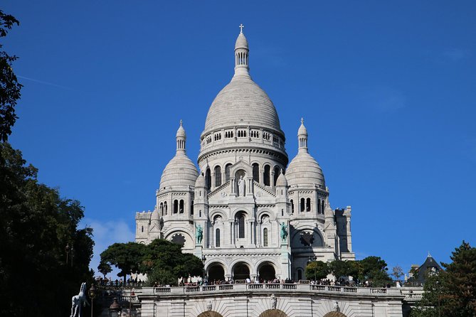 See 10+ Top Paris Sights, Fun Guide - The Place du Tertre, Bateau-Lavoir, and photo stops that make the route feel lived-in