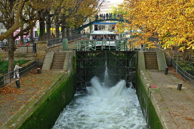 Seine River Cruise and Paris Canals Tour - Getting the best views onboard: front-of-boat energy and deck strategy