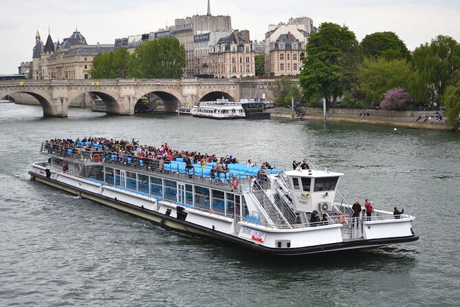 Seine River Cruise with Commentary 1 Hour - Weather, Lighting, and When the Cruise Feels Most Magical