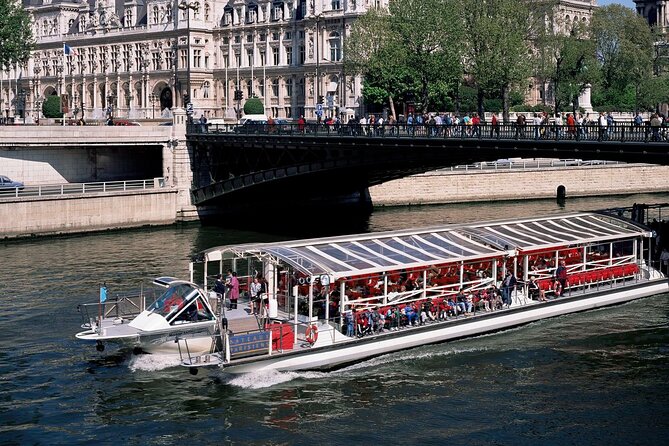 Seine River Cruise with Commentary 1 Hour - Smart Dress at Night: A Real Requirement, Not a Suggestion