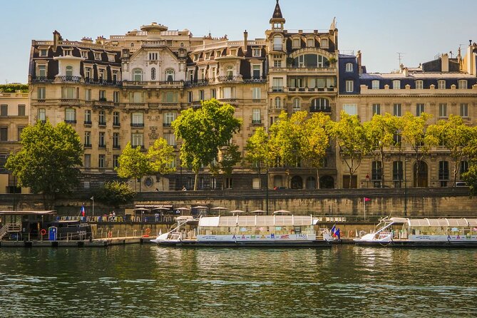 Seine River Cruise with Commentary 1 Hour - Finding Seats on a Big Boat, and How to Plan for Crowds