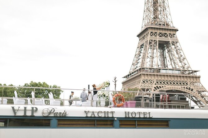 Seine River Dinner Cruise with Live Singer by VIP Yacht de Paris - Seating for the best photos from upper deck to panoramic windows