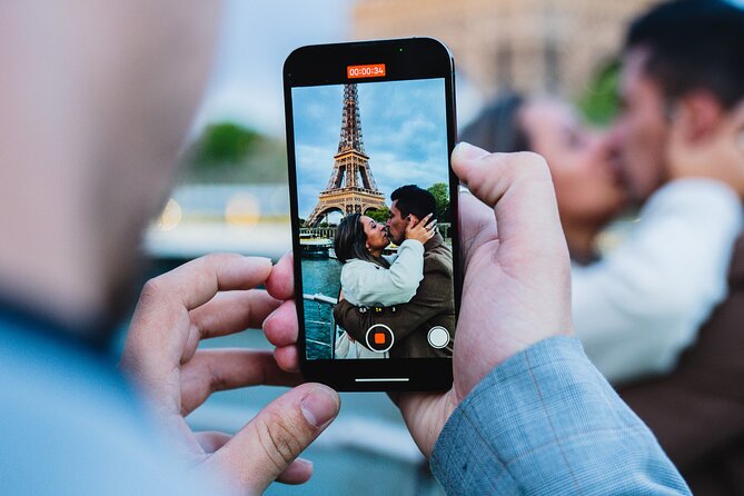 Seine River Dinner Cruise with Live Singer by VIP Yacht de Paris - Value at $126 and who should book