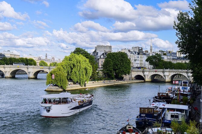Seine River Guided Cruise by Vedettes de Paris - Audio narration setup: live guide plus a commentary app