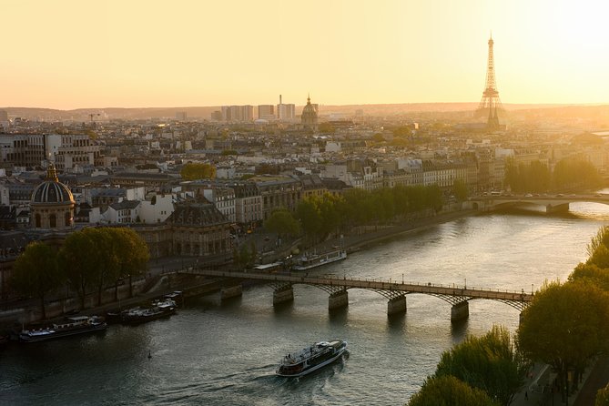 Seine River Guided Cruise by Vedettes de Paris - Picking the right departure time: day landmarks or evening lights