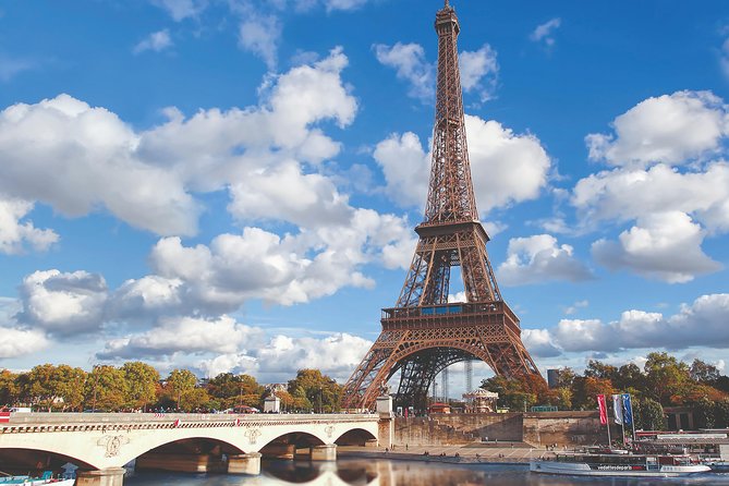 Seine River Guided Cruise Champagne Option by Vedettes de Paris - Eiffel Tower to Pont Neuf: the classic skyline sweep from the Seine