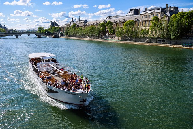 Seine River Guided Cruise Champagne Option by Vedettes de Paris - Ile de la Cité, Notre-Dame, and the Louvre side