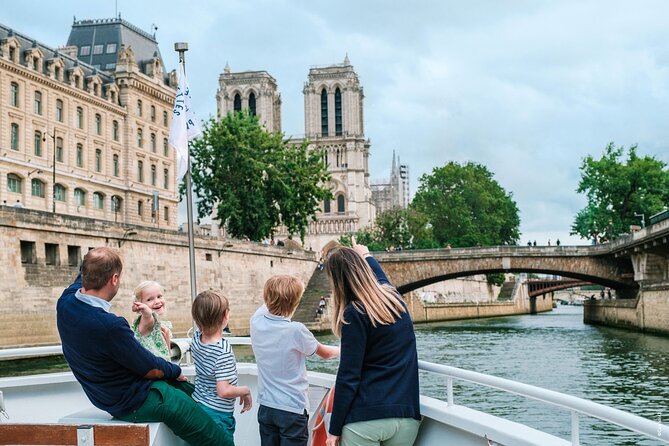 Seine River Guided Cruise with Kids by Vedettes de Paris - Why this 1-hour electric Seine cruise works for families