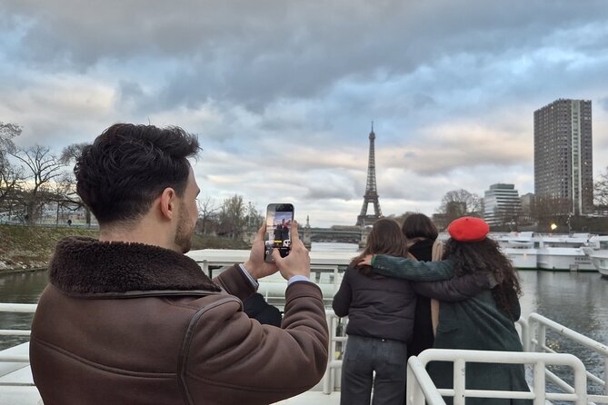 Seine River Sightseeing Guided Cruise by Vedettes du Pont Neuf - Your One-Hour River Route, Stop by Stop on the Seine
