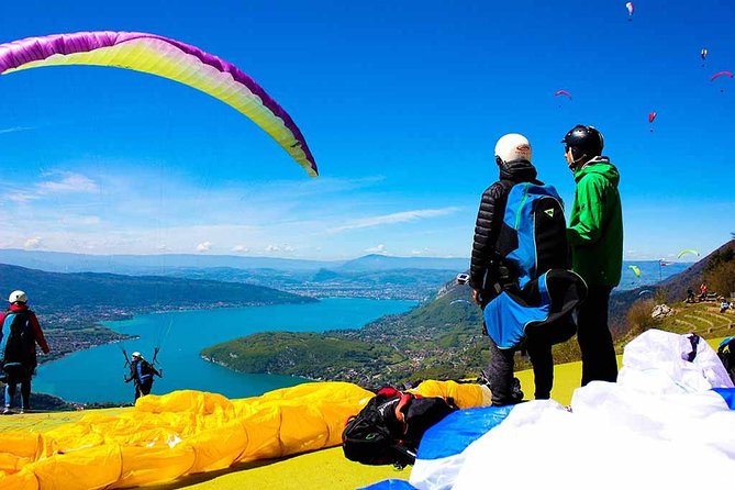 Sensation paragliding flight over the magnificent Lake Annecy - Key highlights before you fly