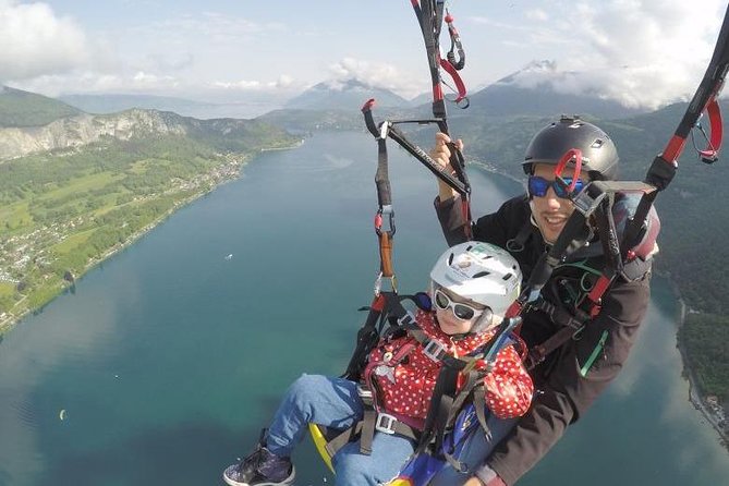 Sensation paragliding flight over the magnificent Lake Annecy - Col de la Forclaz: why this launch matters for your flight