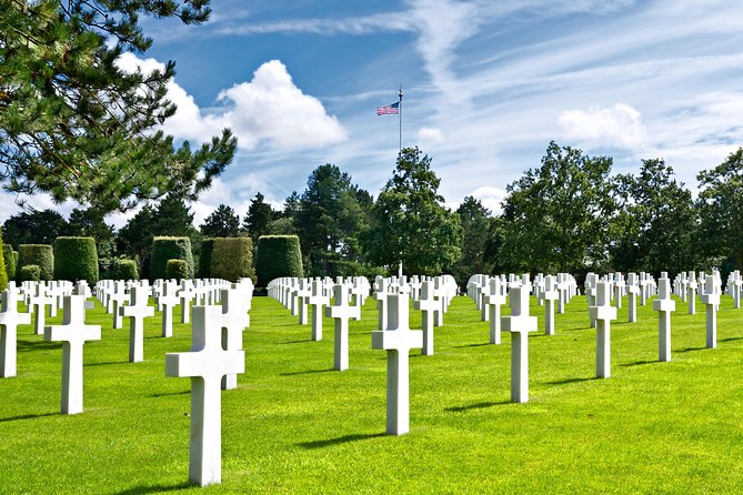 Small Group Guided D-Day Tour and Mémorial de Caen Museum - Omaha Beach: a necessary link, not just famous sand