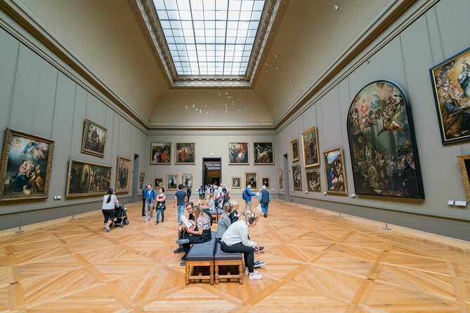 Small-Group Louvre Museum Masterpieces Tour with Access - When the tour feels truly semi-private, and when it might not