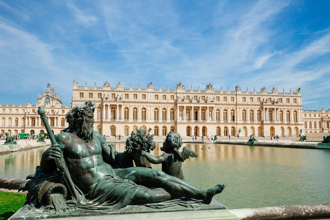 Small Group VIP Versailles Bike Tour from Paris with King's Apartments Access - The bike setup, helmets, and the market picnic plan