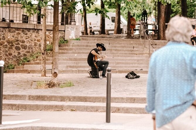 Small Group Walking Tour of Montmartre -10 people max - Inside Sacré-Cœur, with the right kind of guidance