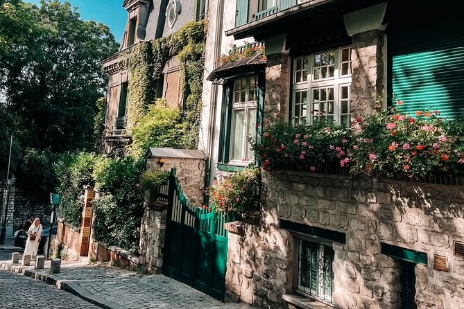 Small Group Walking Tour of Montmartre -10 people max - Church on stilts and the Mur des Je t’aime, quick stops with big personality