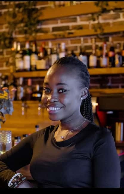 Solo travelers Meetup:A cultural stroll,Drinks & socializing - A Solo Night Out That Actually Feels Like Hanging With People
