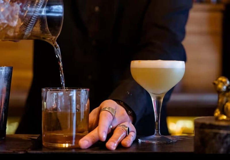 Solo travelers Meetup:A cultural stroll,Drinks & socializing - Where the Tour Starts Near République (and How Not to Miss It)