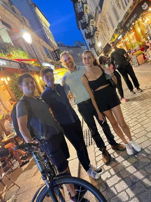 Solo travelers Meetup:A cultural stroll,Drinks & socializing - Games and Ice Breakers That Lower the Awkwardness Factor