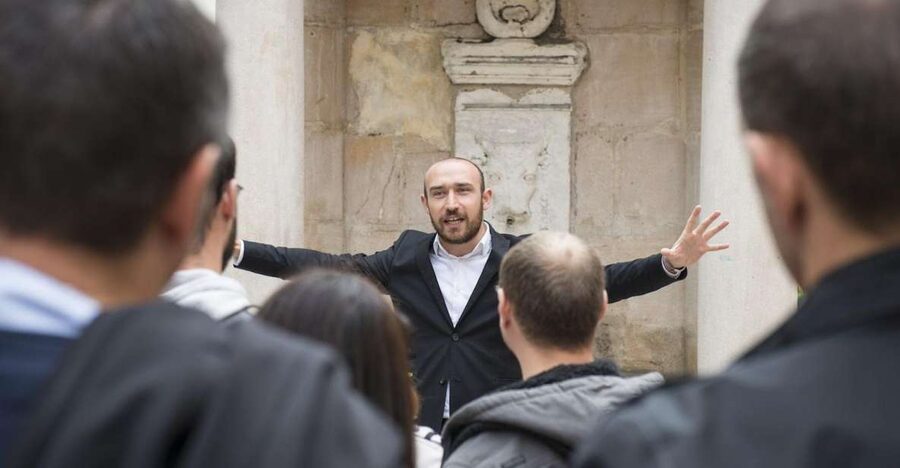 Storytelling tour of the Vieux-Lyon in French - Tavern Shadows and Royal Entrance Scenes You Walk Through