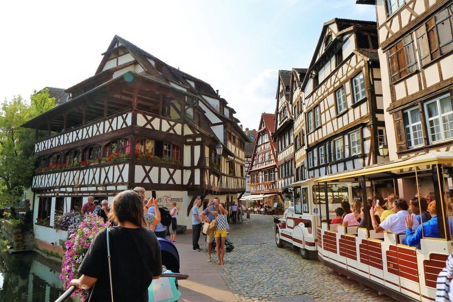 Strasbourg: Private Walking Tour of the Historical Center - Private guide value: multilingual, adaptable, and worth steering