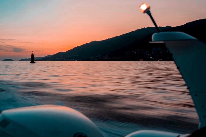 Sunset boat cruise with Aperitif at the Sanguinary Islands - Sunset over the horizon: why the timing is the real magic